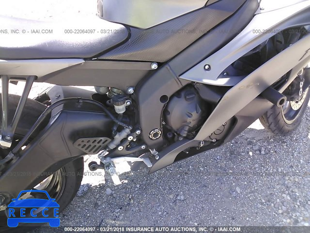 2013 YAMAHA YZFR6 JYARJ16E8DA029920 Bild 7