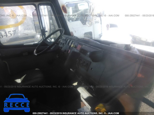 1999 FREIGHTLINER FL70 1FV6HJBA5XH990464 image 4