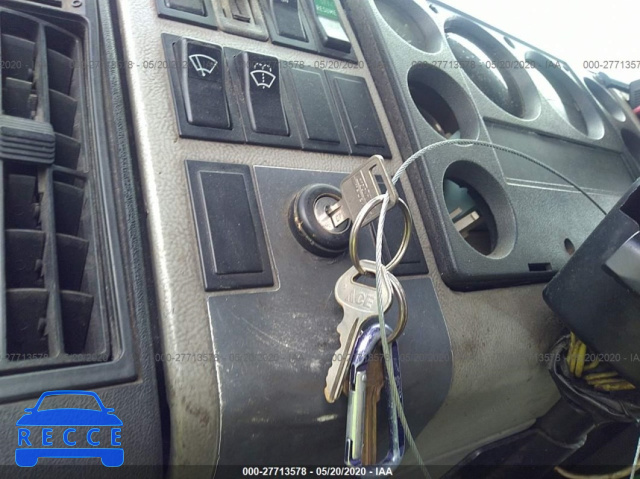 2000 FREIGHTLINER FL70 FL70 3AKJGLD53FSGD8480 image 9