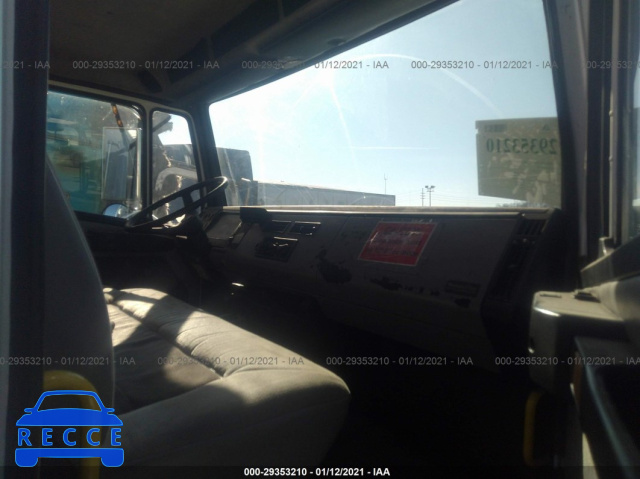 2001 FREIGHTLINER MEDIUM CONVENTIONAL FL70 1FVABSAK91HJ17139 image 4