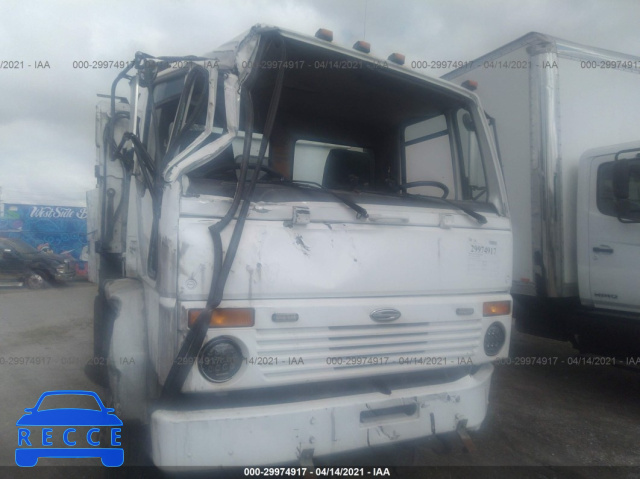 2000 STERLING TRUCK SC 8000 49H6WFAA2YHG32354 Bild 6