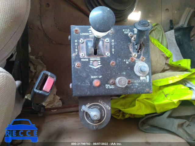 2005 MACK 700 CV700 1M2AG11C95M034514 image 11