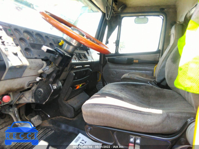 1999 FREIGHTLINER MEDIUM CONVENTIONAL FL112 1FVXTWEB4XHA85012 image 4
