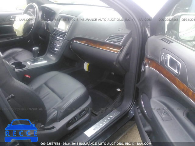 2015 LINCOLN MKT 2LMHJ5NKXFBL00868 image 4