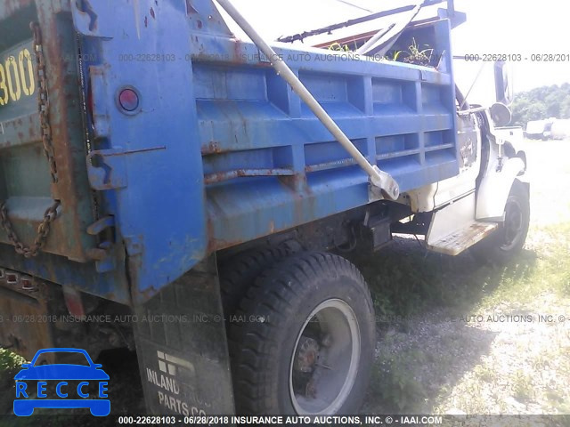 1998 FORD F700 1FDNF70JXWVA11794 image 3