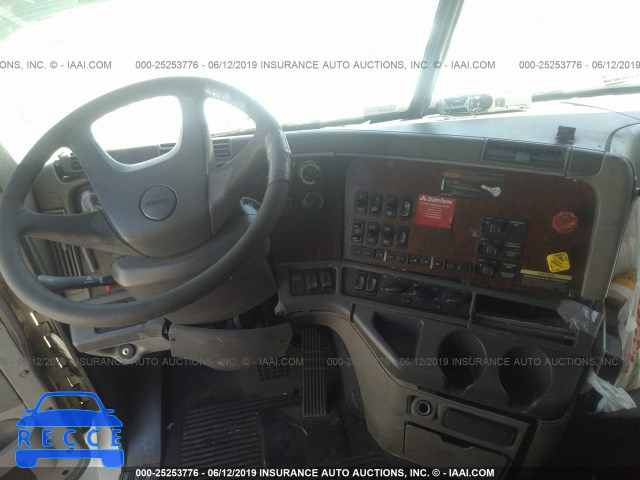 2005 FREIGHTLINER ST120 ST120 1FUJBBCK75LN99517 image 3