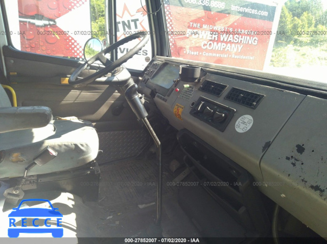 2003 FREIGHTLINER FL70 1FVABTAK33HJ60321 image 4