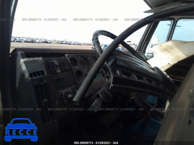 1999 FREIGHTLINER MEDIUM CONVENTIONAL FL70 1FV6HFAA7XHA75861 image 4
