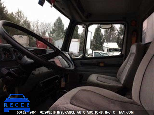 1999 FREIGHTLINER FL70 FL70 1FV6HFAAXXHB09131 image 4