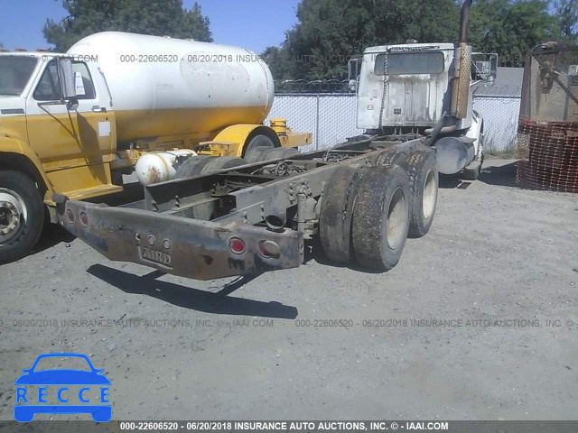 1998 INTERNATIONAL 8100 8100 1HSHCAHR0WH520543 Bild 3