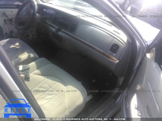 2002 FORD CROWN VICTORIA 2FAFP73W42X150136 image 4