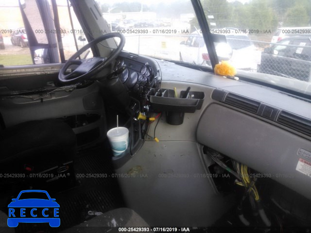 2004 FREIGHTLINER ST120 ST120 1FUJBBCKX4LM50792 image 4
