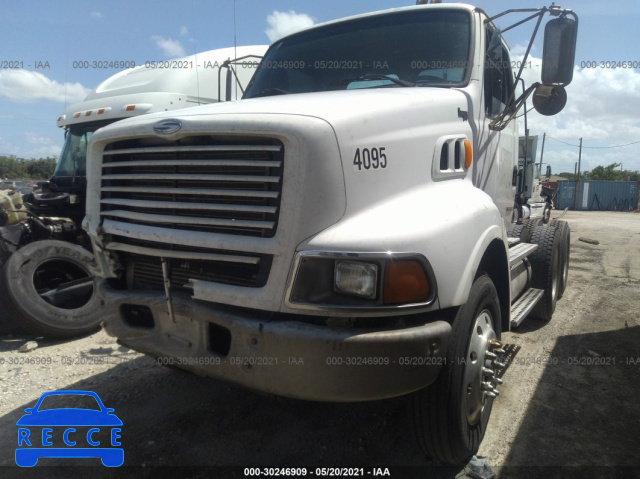 2000 STERLING TRUCK LT 9500 2FWYEDYB6YAG54084 Bild 1