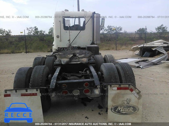 2000 FREIGHTLINER CONVENTIONAL FLD120 1FUYDSEB2YLH14389 Bild 7