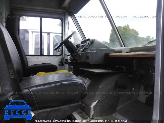 2001 FREIGHTLINER CHASSIS M LINE WALK-IN VAN 4UZAANBW61CJ01006 image 4