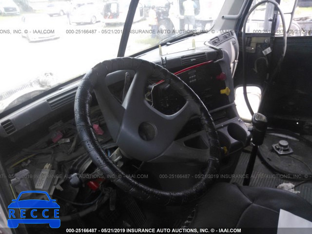 2005 FREIGHTLINER ST120 1FUJBBCK75LU55904 image 4