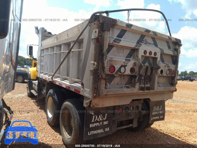 2005 MACK 700 CV700 1M2AG11C95M016286 image 2
