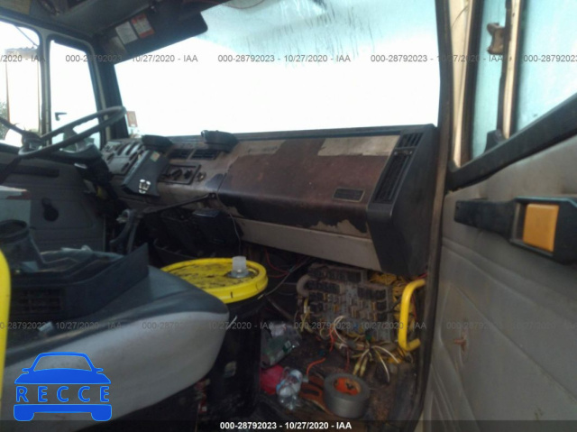 1999 FREIGHTLINER FL70 FL70 1FV6HJBA0XHA09105 image 4