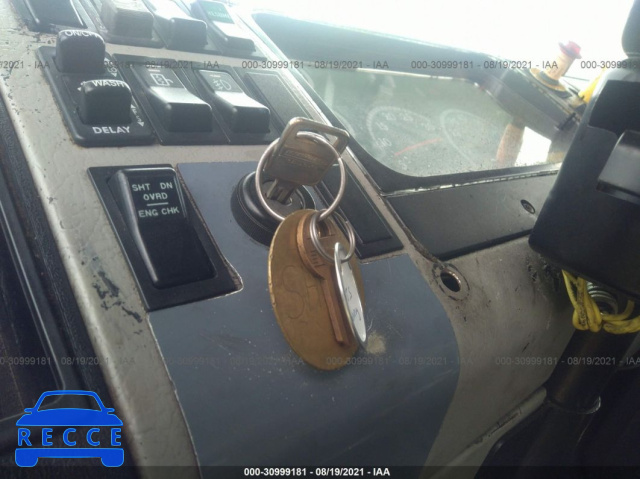 2001 FREIGHTLINER FL70 FL70 1FVABSCS91HJ99080 image 10